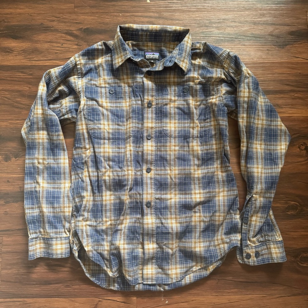 PATAGONIA plaid button up long sleeve XS